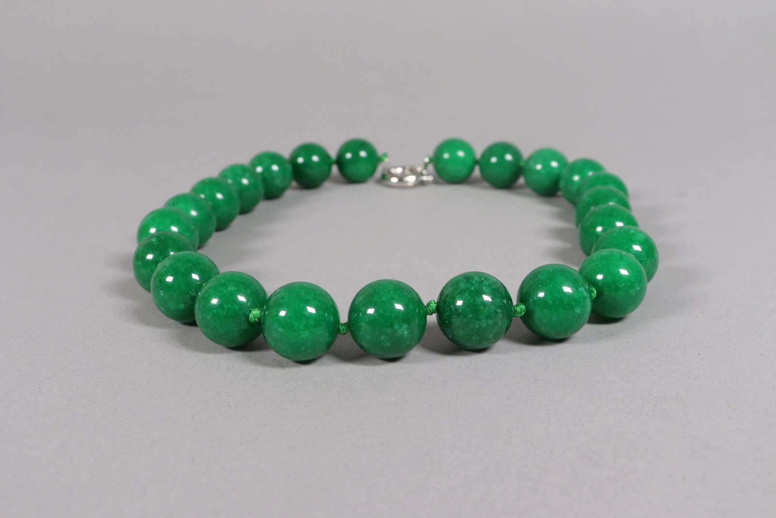 Lots apple green beaded items - 3