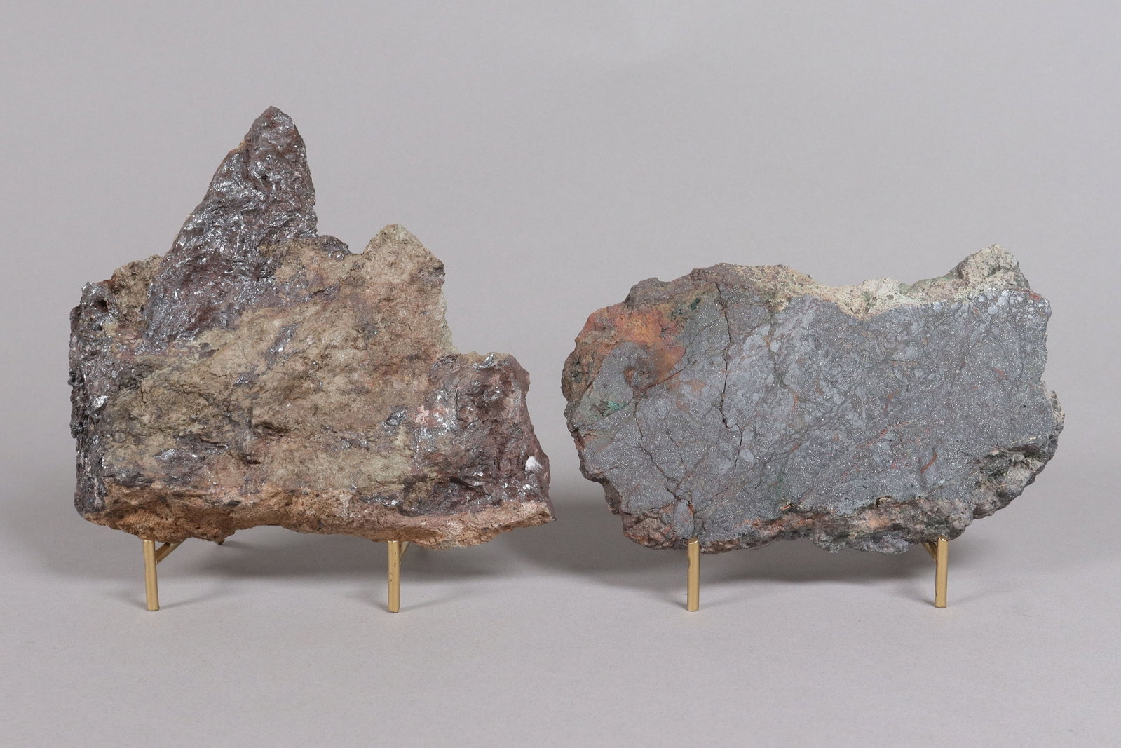Lots possibly meteorite boulders: Lots possibly meteorite fine boulders, ungraded condition selling it as is. All sales are final, no return. Largest H: 4" x W: 6.75."