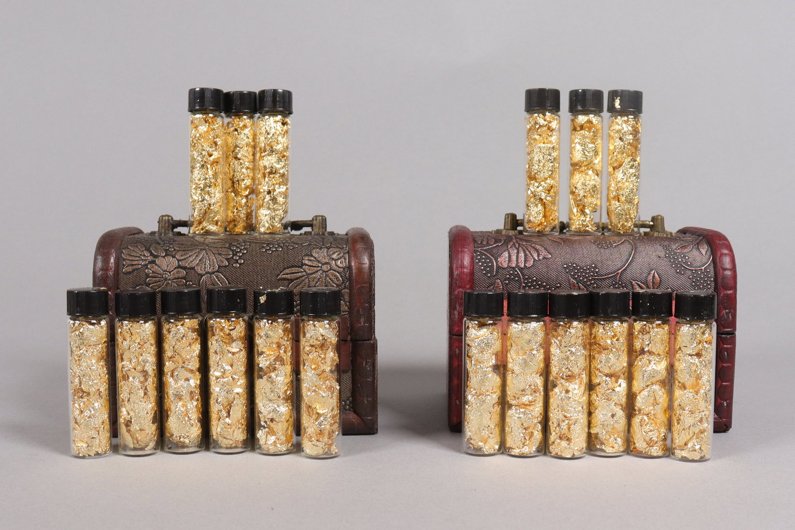 Lots gold flakes specimen ungraded: Lots gold flakes specimen ungraded, we do not guarantee its material, grading. All sales are final, no return.