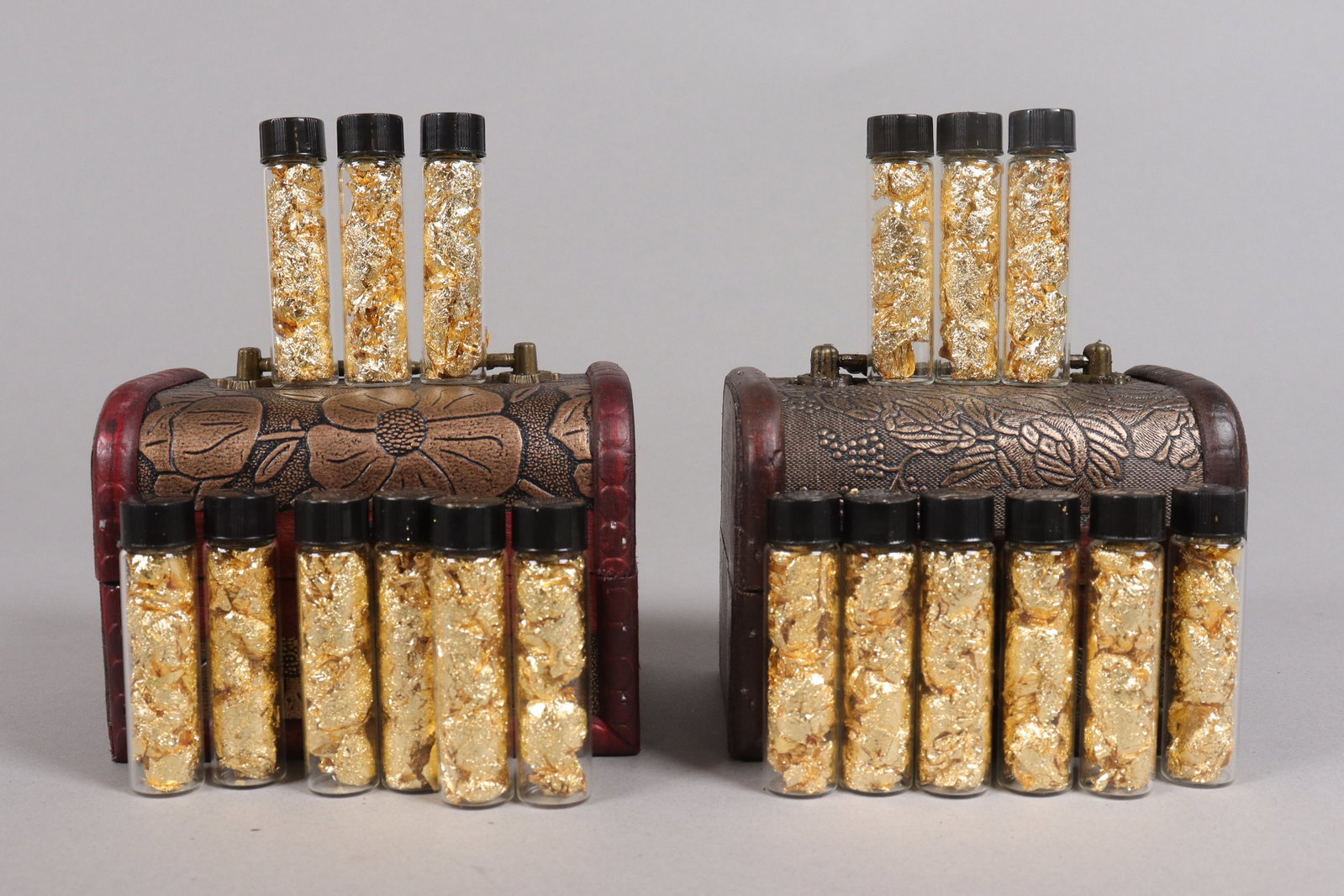 Lots gold flakes specimen ungraded: Lots gold flakes specimen ungraded, we do not guarantee its material, grading. All sales are final, no return.