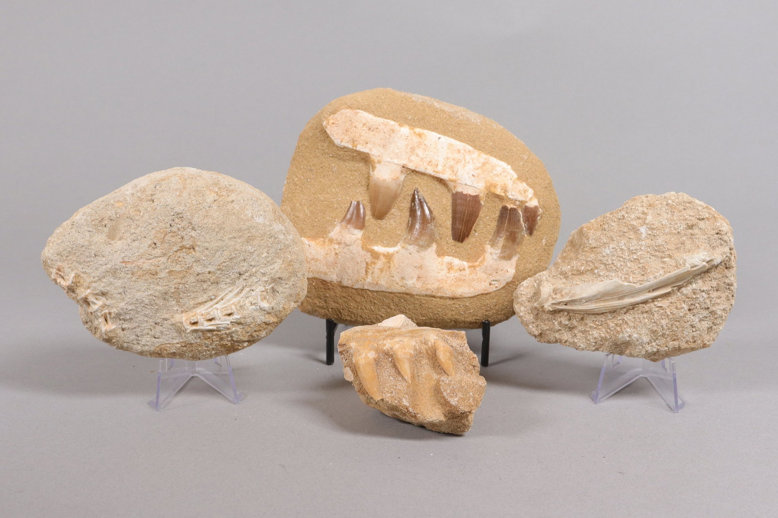 Lots carved boulders ungraded: Lots carved boulders ungraded, from an estate.