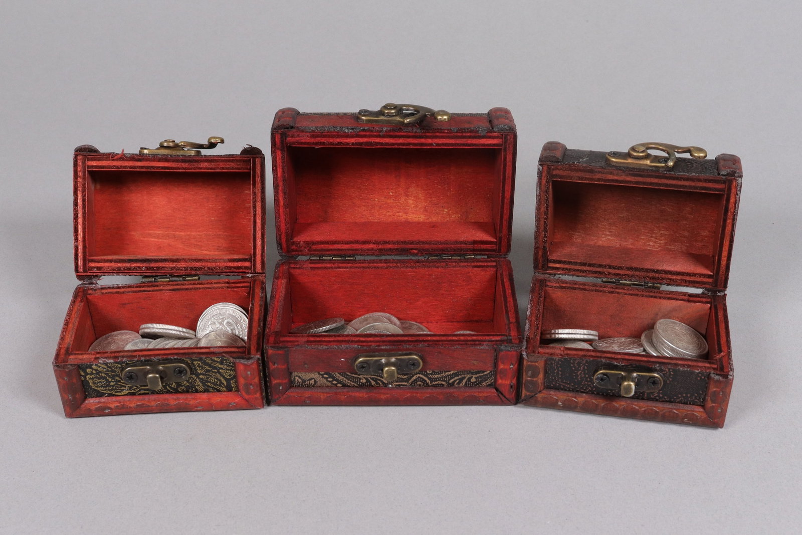 Lots estate coins ungraded: Lots estate coins ungraded, we do not guarantee its, material, age, carving, engravings, or grading. All sales are final, no return. Condition selling it as is. Please contact us if you have any