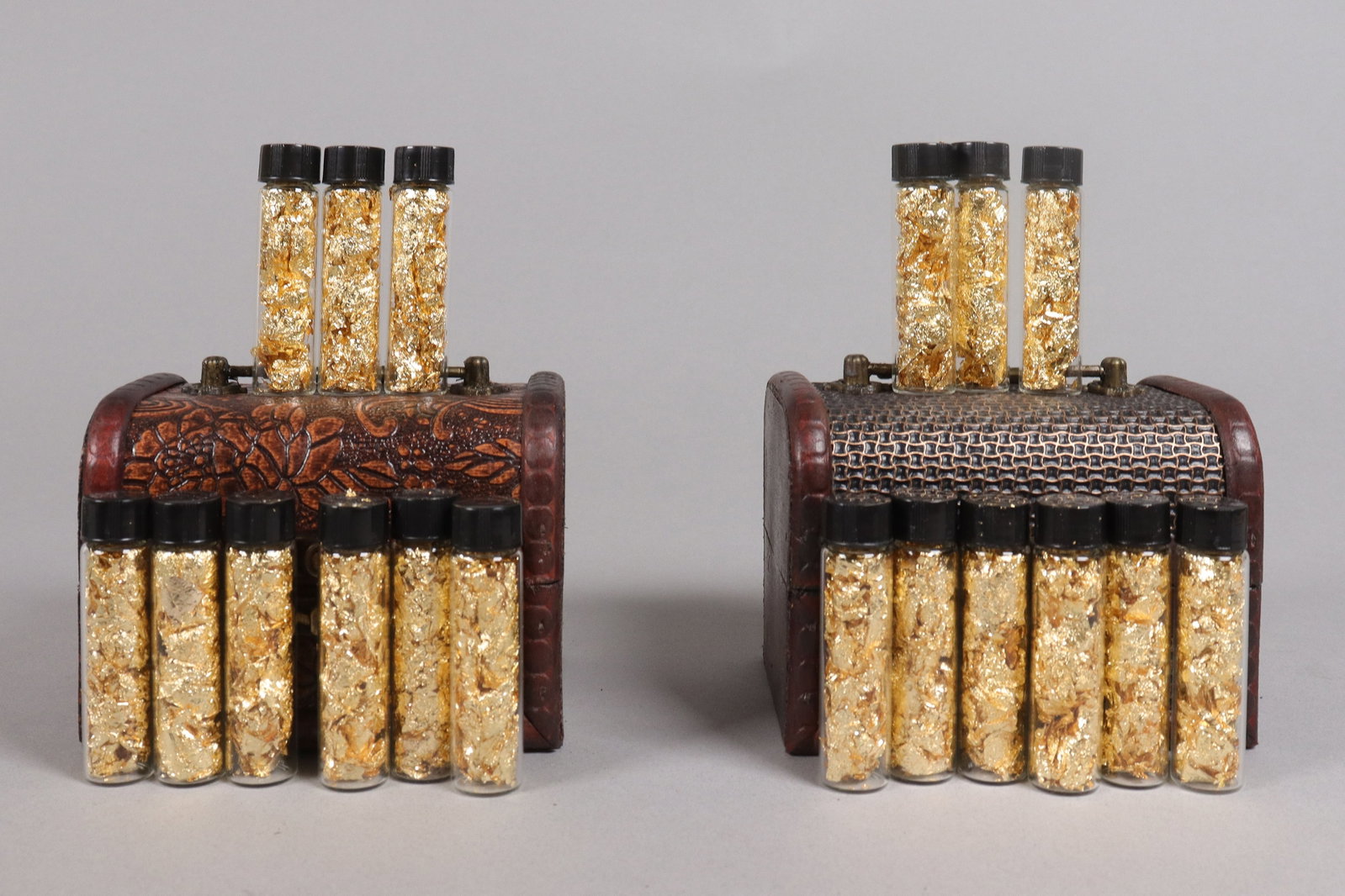 Lots gold flakes specimen ungraded: Lots gold flakes specimen ungraded, we do not guarantee its material, grading. All sales are final, no return.