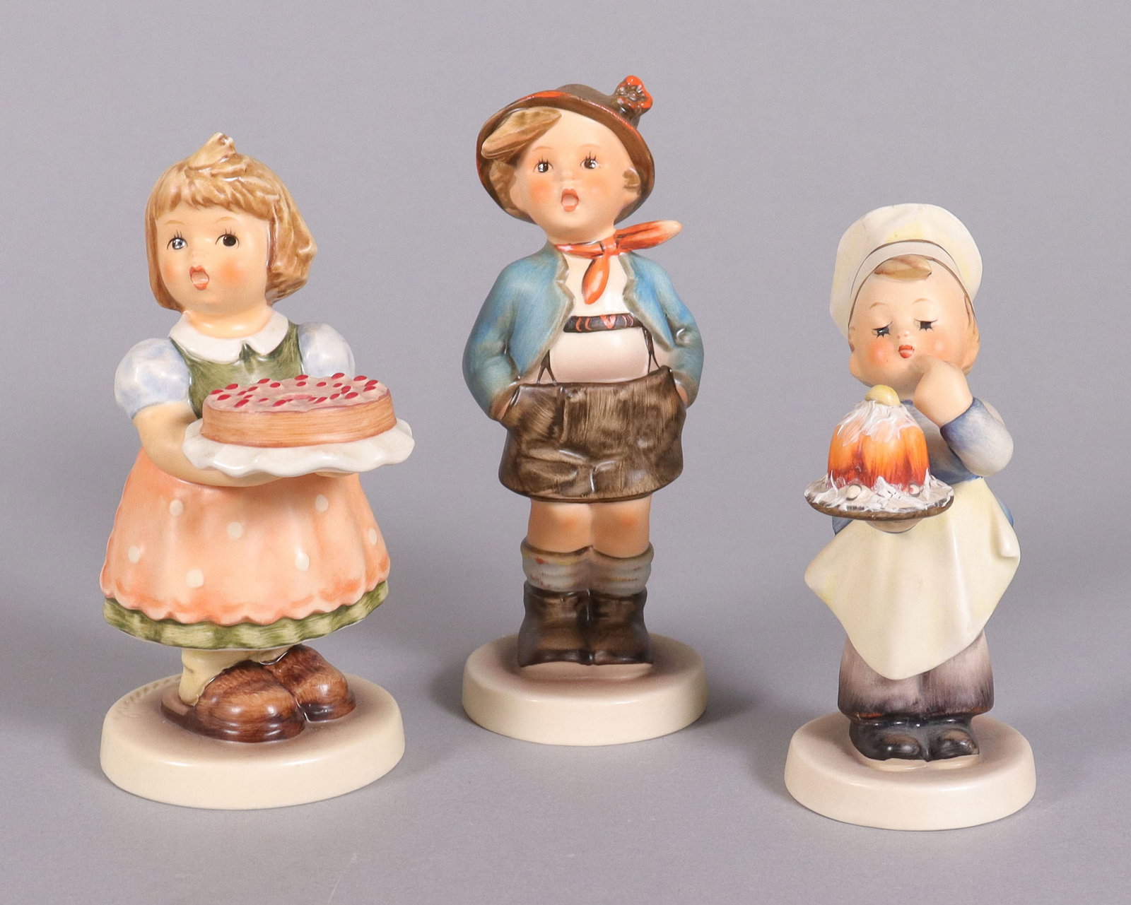 Lots Hummel figurines (1 of 9)