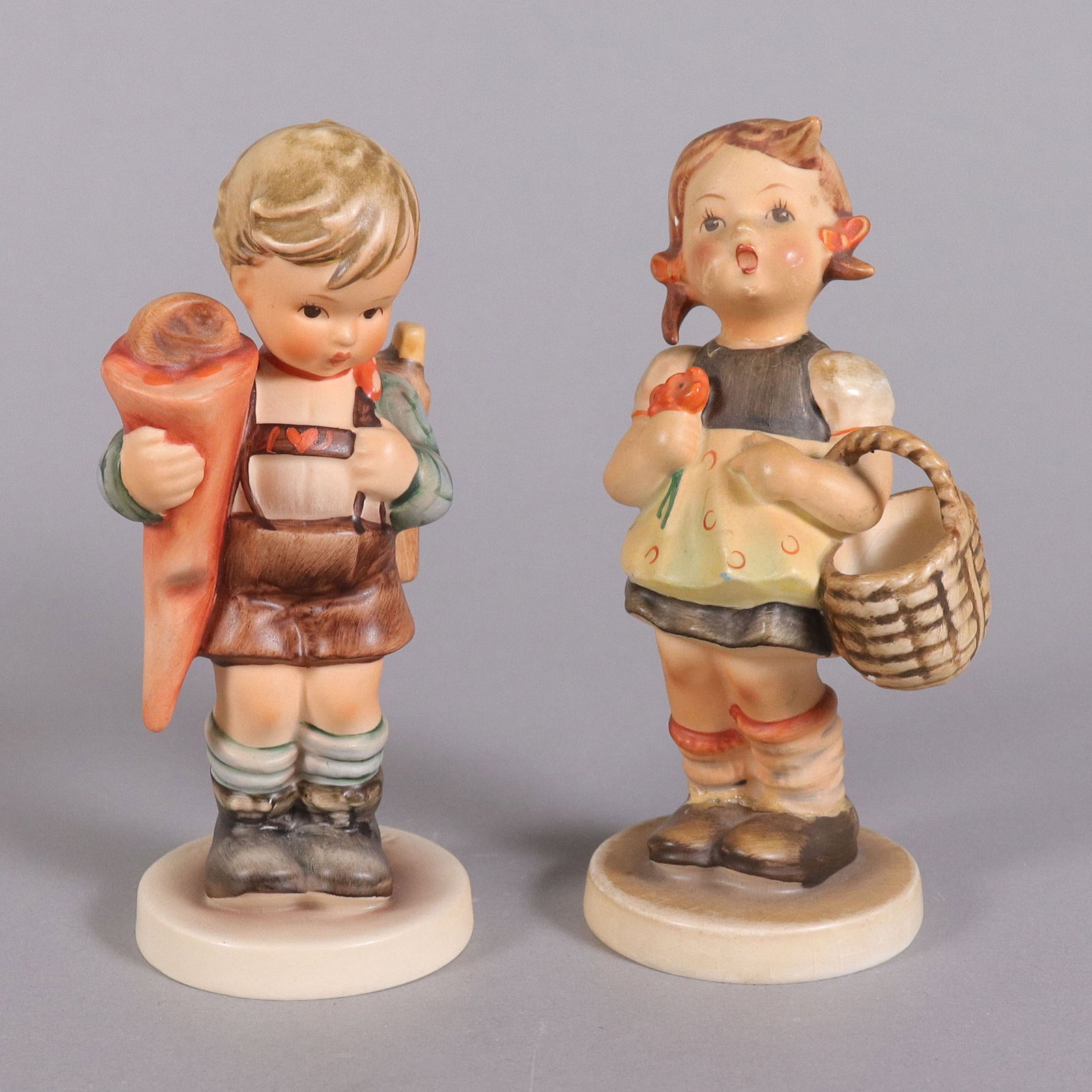 Lots Hummel figurines (1 of 8)
