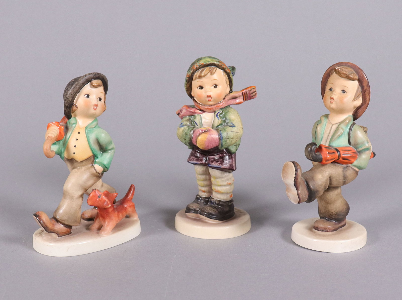 Lots Hummel figurines (1 of 9)