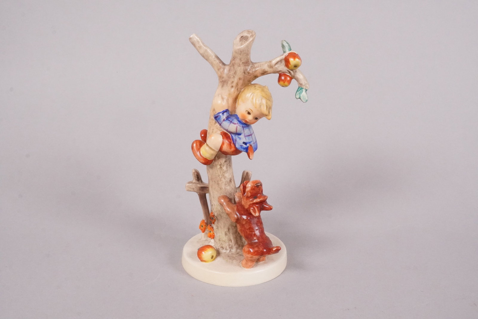 2 Hummel figurines - 3
