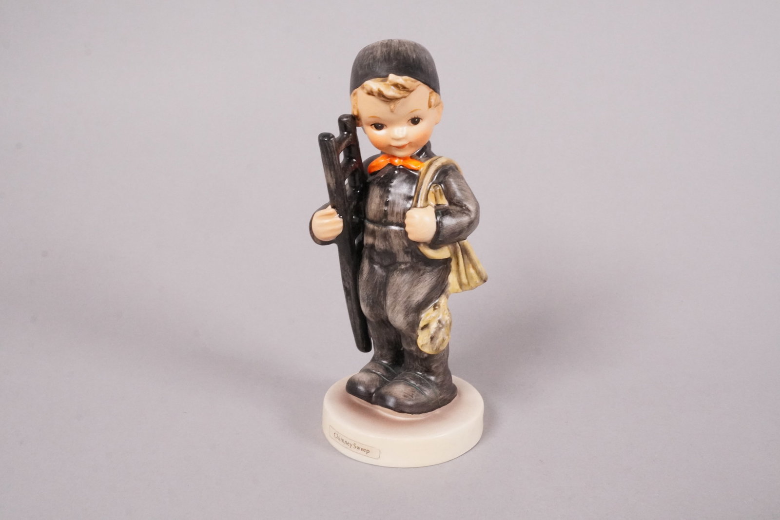2 Hummel figurines - 3