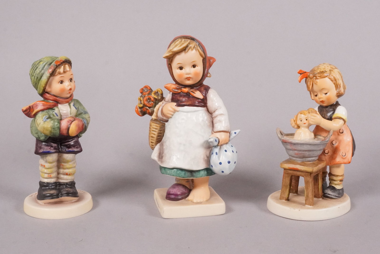 Lots Hummel figurines (1 of 7)