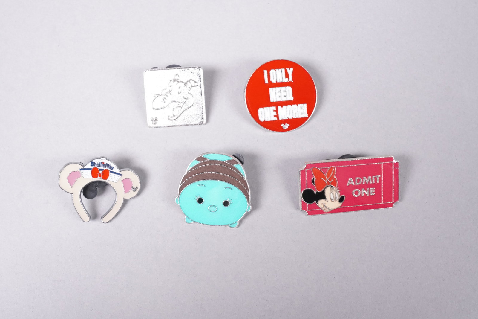 Lots Disney pins - 3