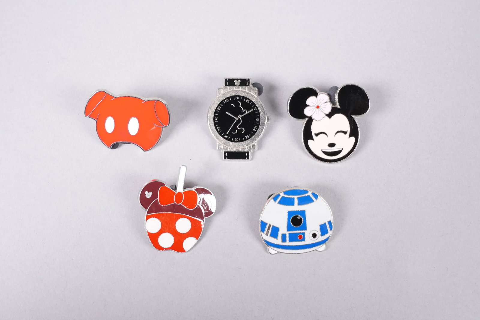 Lots Disney pins - 5