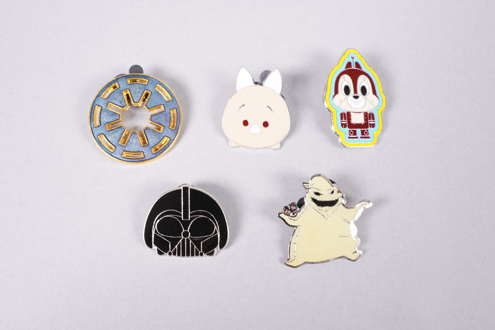 Lots Disney pins - 6