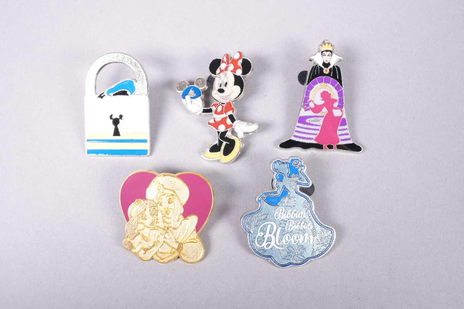 Lots Disney pins - 3