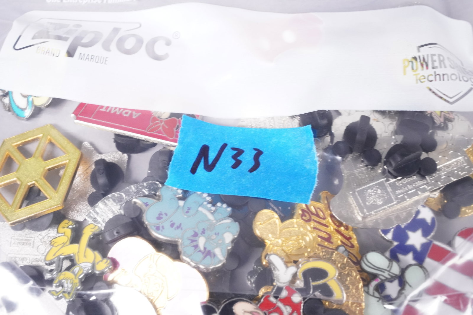 Lots Disney pins - 6