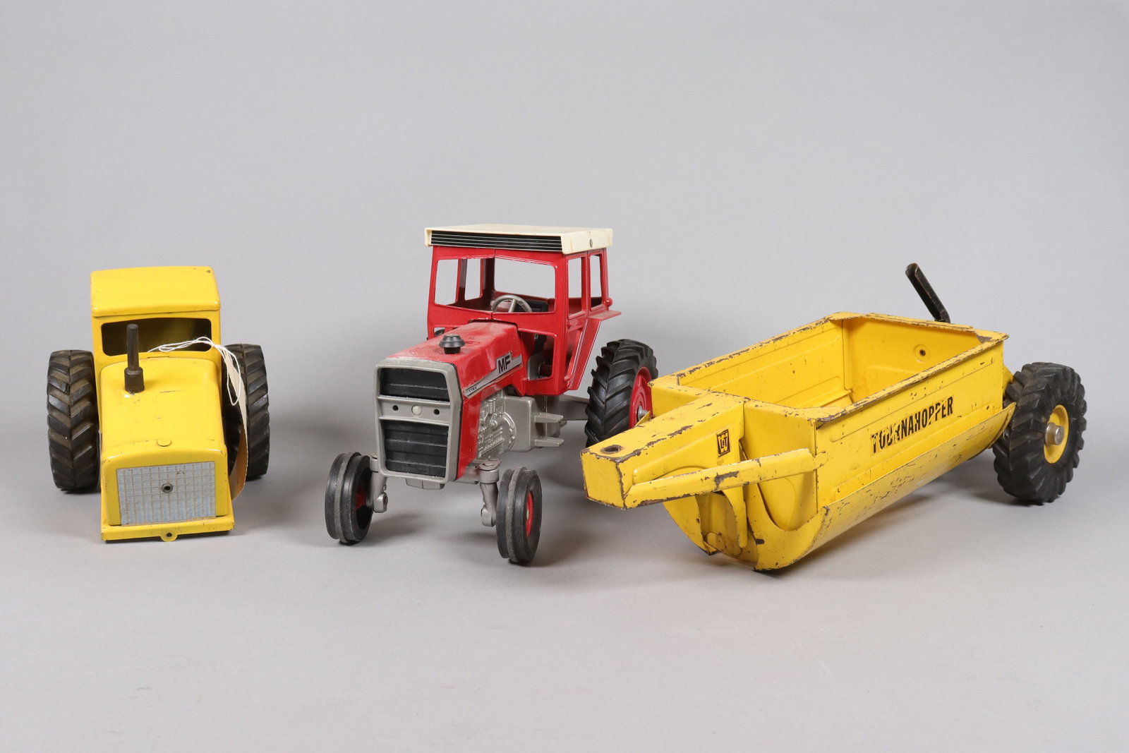 Lots vintage metallic car toys: Lots vintage metallic car toys.