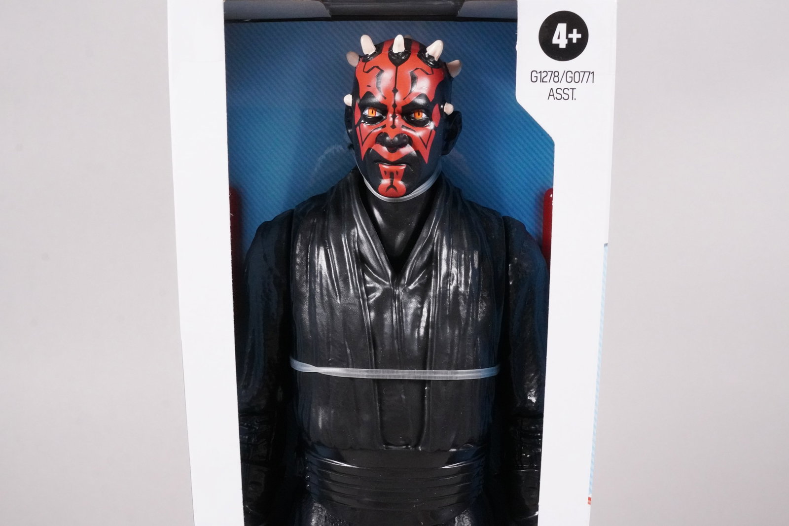 2 large Star Wars figure in box - 4