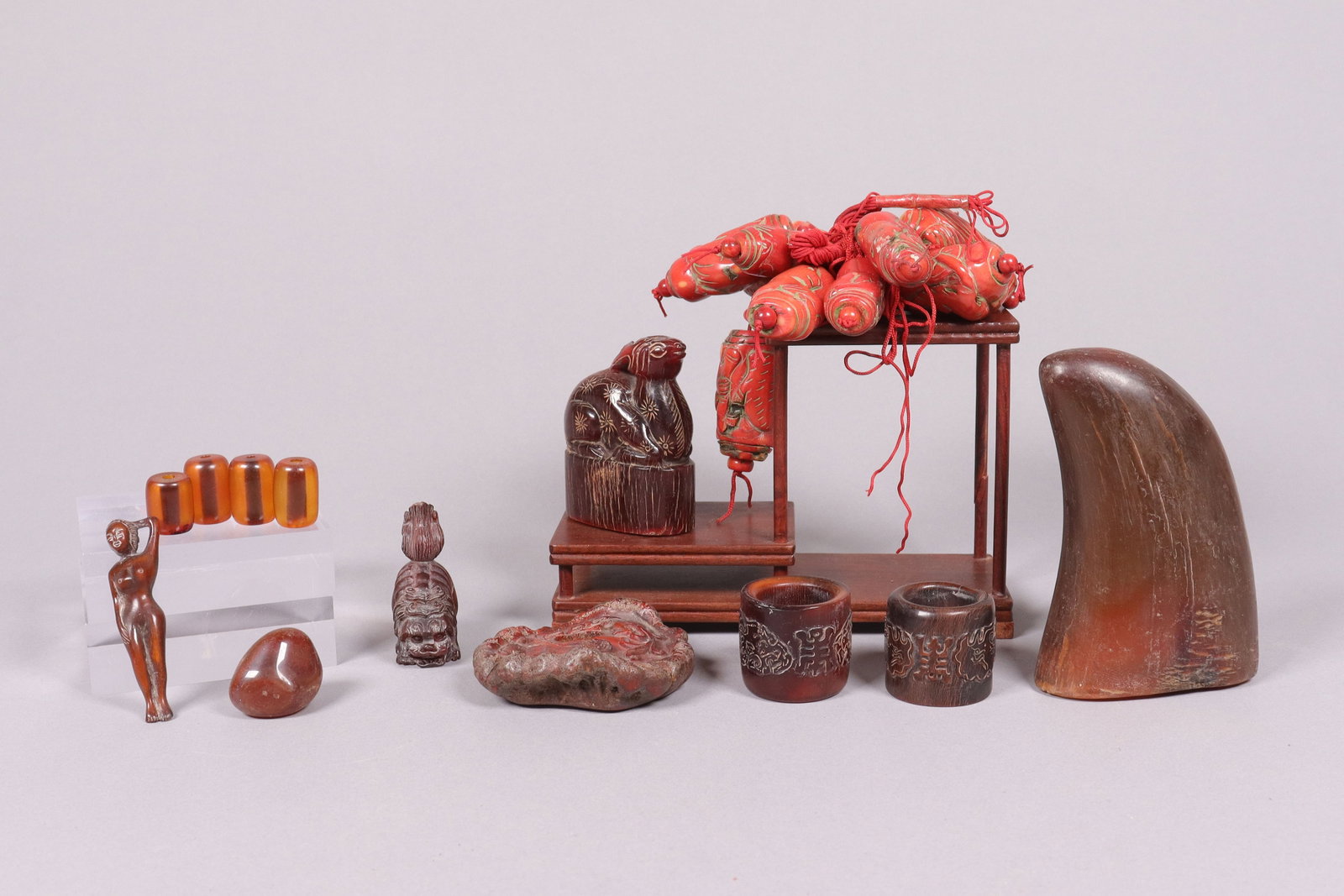 Lots Chinese fine carvings: Lots Chinese fine carvings.