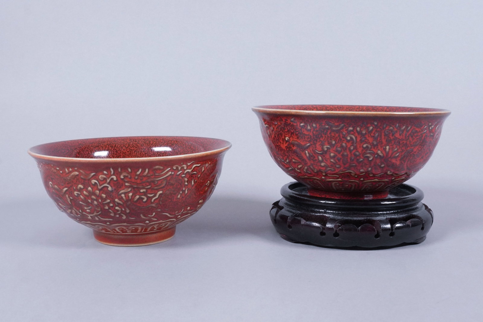 2 Chinese large red bowls: 2 Chinese large red bowls, largest H: 2.9" x W: 6.2."