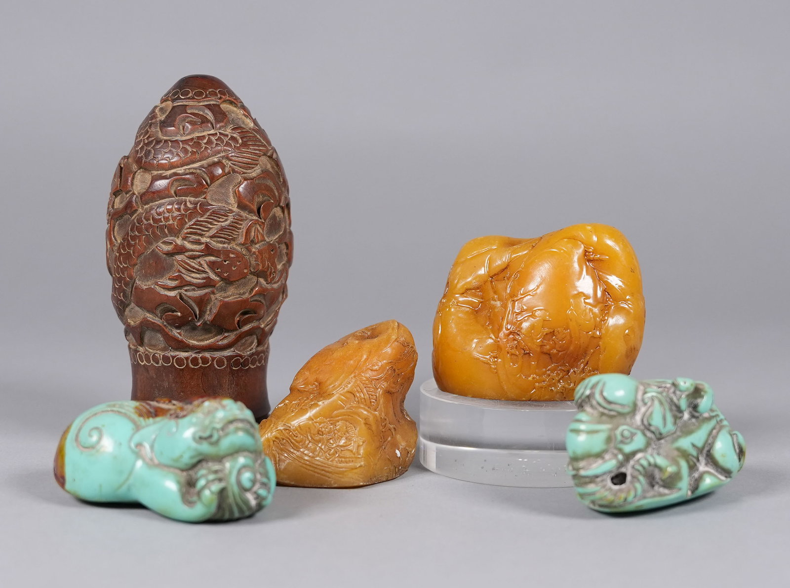 Lots Chinese fine carvings: Lots Chinese fine carvings.