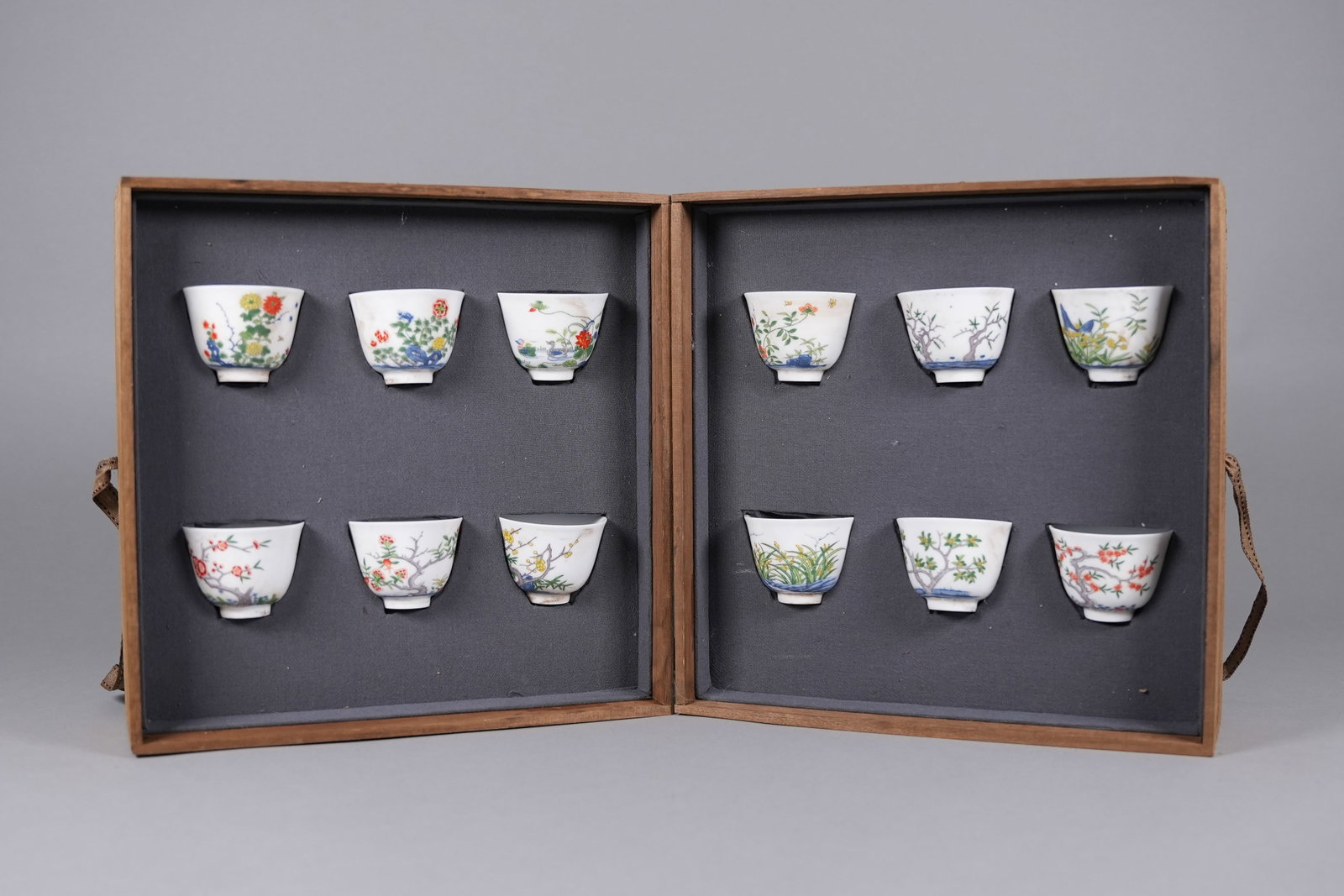 Chinese fine 12 cups with wooden box (1 of 8)