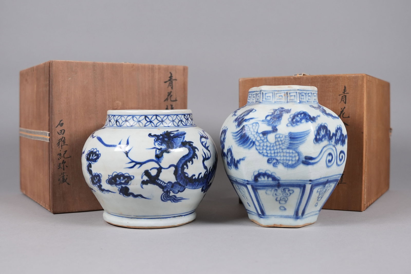 2 Chinese fine b/w jar with box: 2 Chinese fine blue and white jar with wooden box. H: 5.7" x W: 6.5."