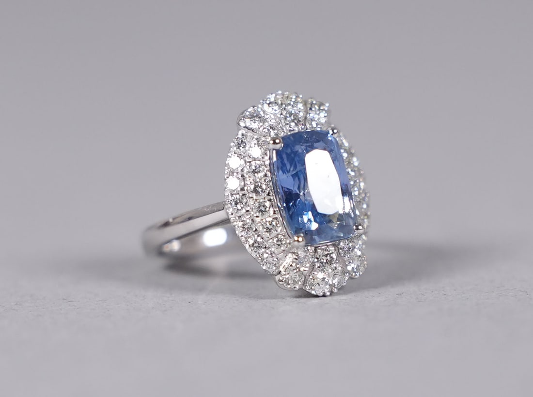 Platinum Sri Lanka sapphire diamond ring US 6.75: Platinum Sri Lanka unheated sapphire diamond ring. US size 6.75, comes with GIA certificate. Total 4.14 carats Sri Lanka sapphire, and total 0.89 carats diamonds.