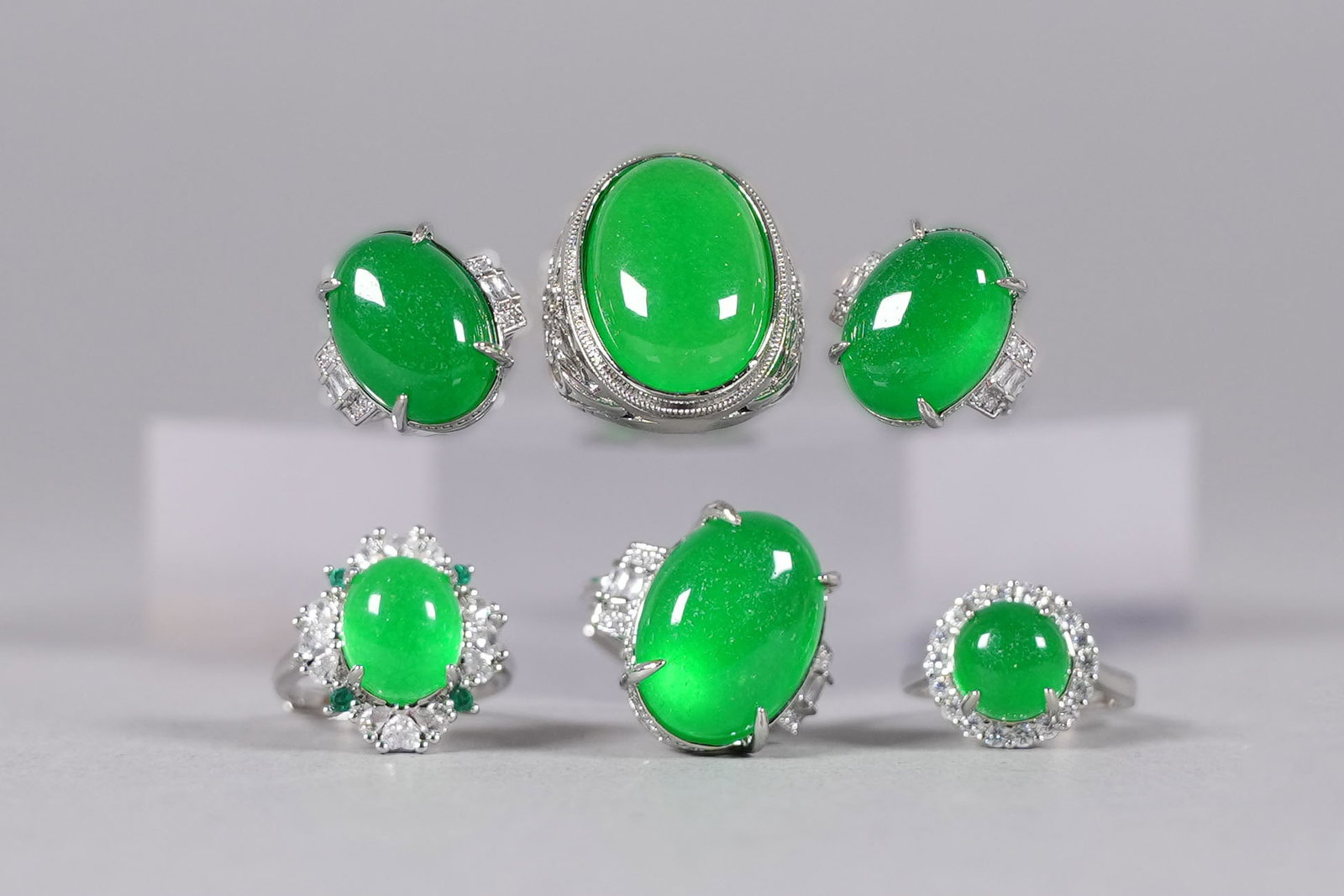 Lots Chinese apple green fine jewelry: Lots Chinese apple green fine jewelry.