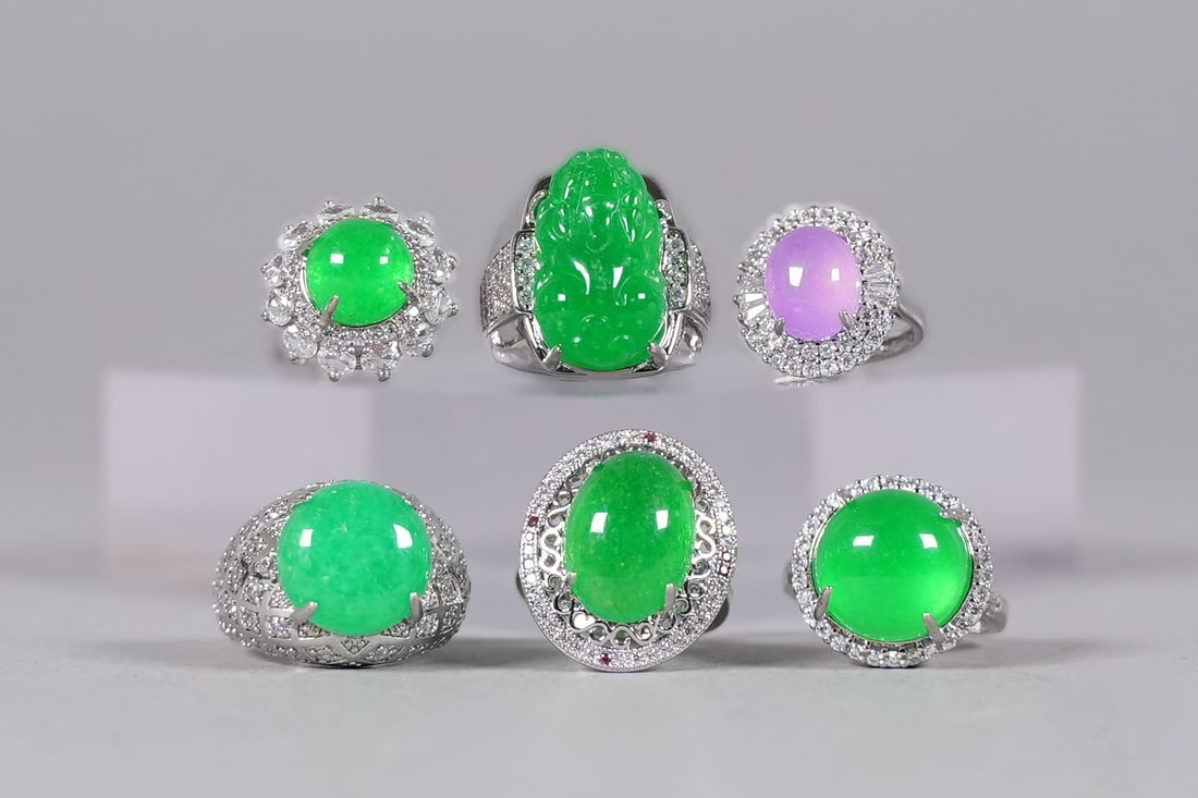 Lots Chinese apple green fine jewelry: Lots Chinese apple green fine jewelry.