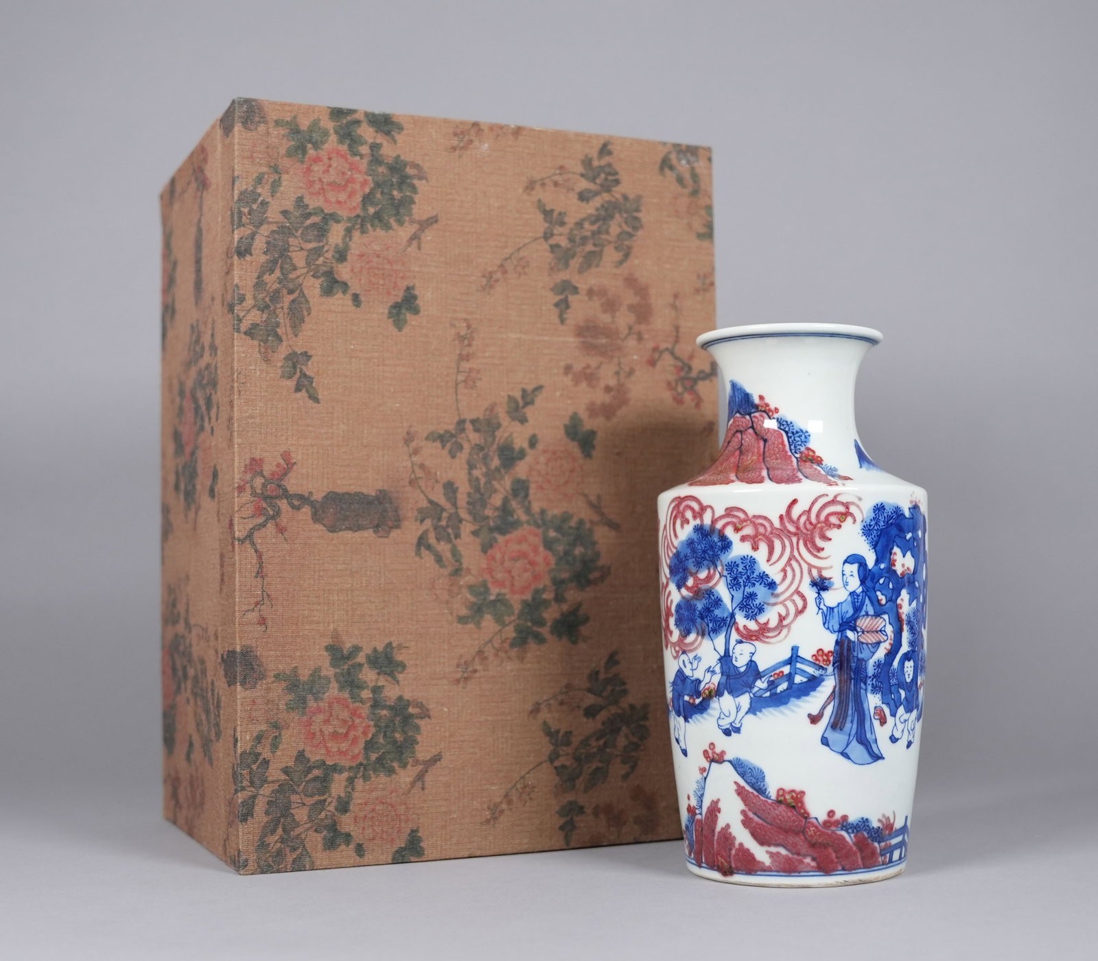 Chinese fine red blue vase: Chinese fine red blue vase with heavy silk box. H: 9.1" x W: 4.5."