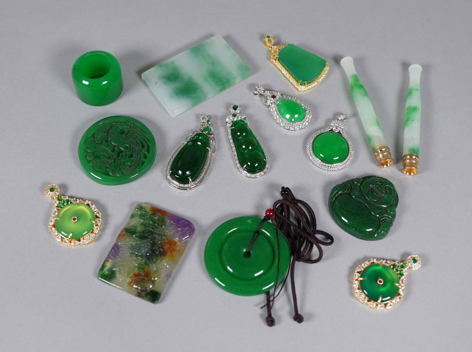 Lots Chinese apple green carvings: Lots Chinese fine apple green carvings.