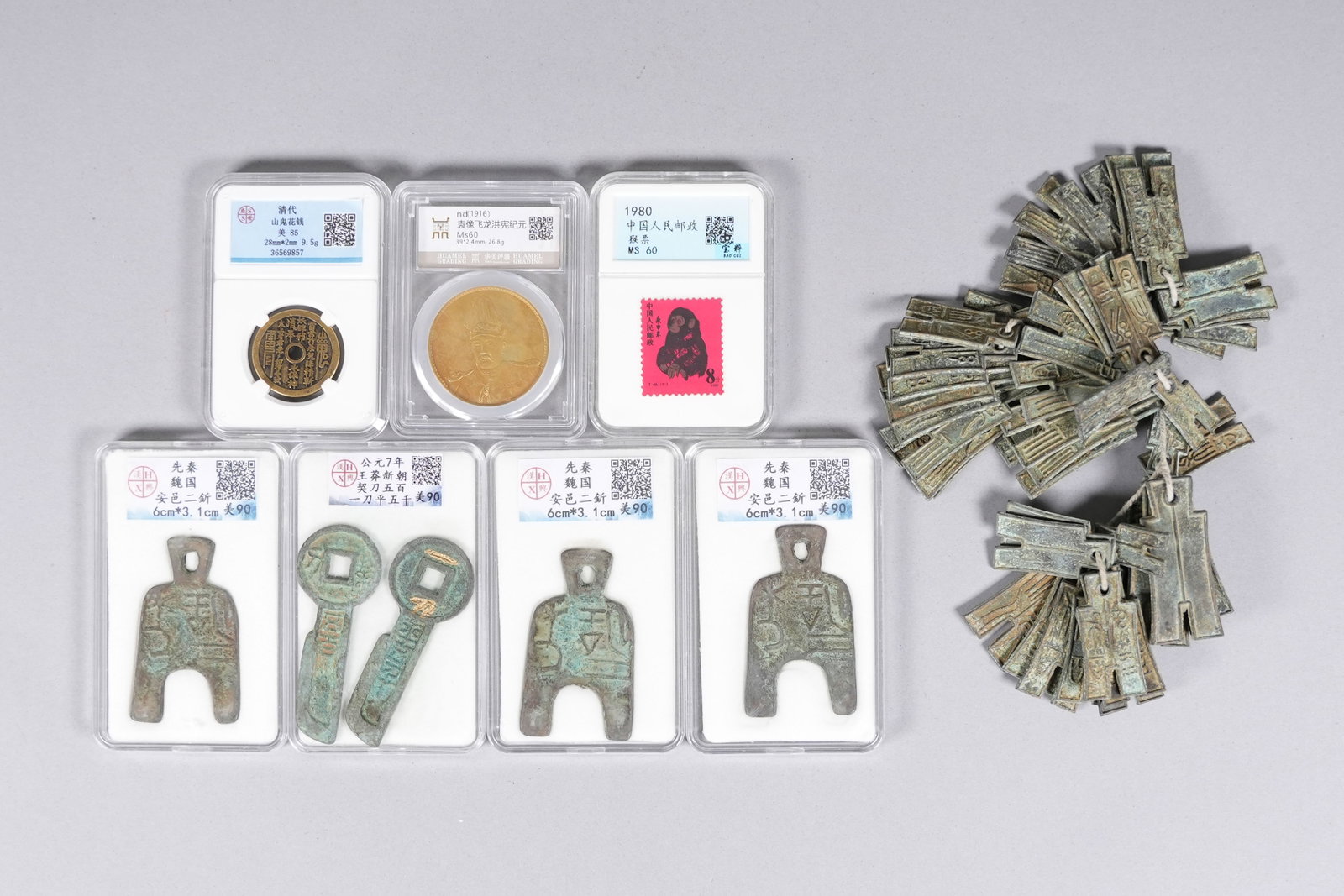 Lots Chinese fine items ungraded: Lots Chinese fine items, ungraded. We do not guarantee its material, age, engraving carvings, or any type of wording and grading. All sales are final, no return. Please contact us if you have any