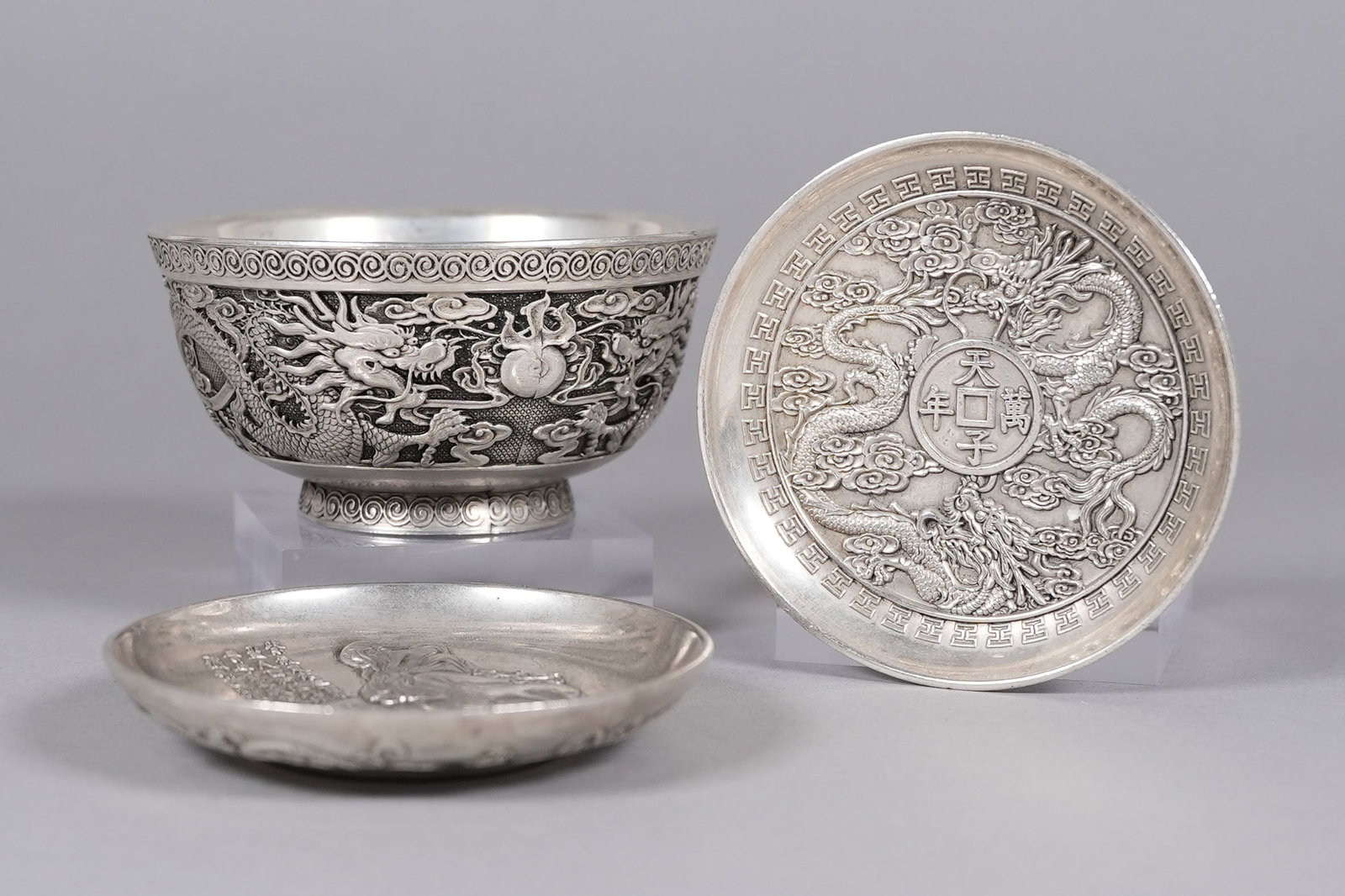 Lots Chinese fine carvings: Lots Chinese fine carvings.