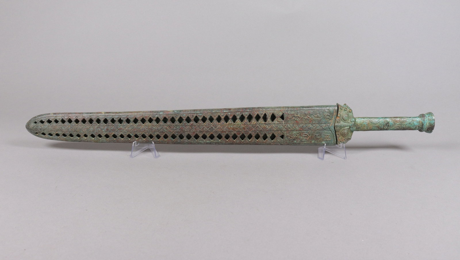 Chinese fine bronze heavy sword: Chinese fine bronze heavy sword. L: 24" x W: 2.75."
