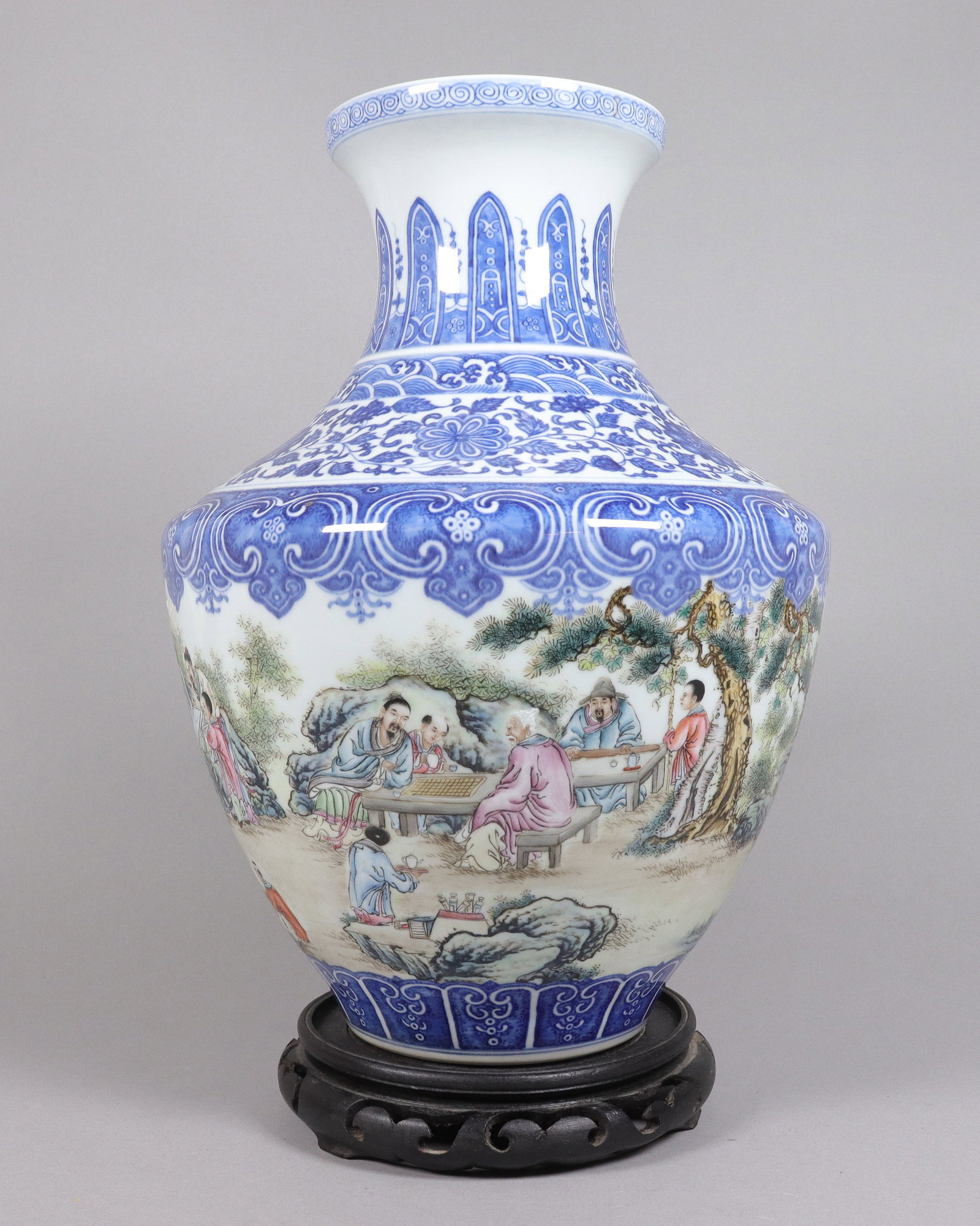 Chinese large fine pot: Chinese large fine pot. H: 15.1" x W: 10.75."