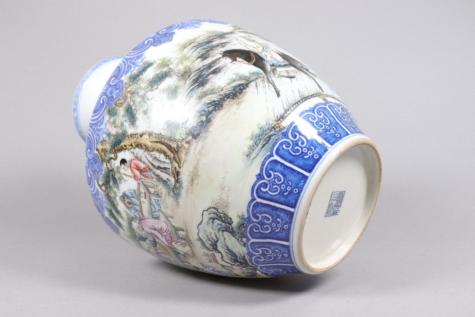 Chinese large fine pot - 7