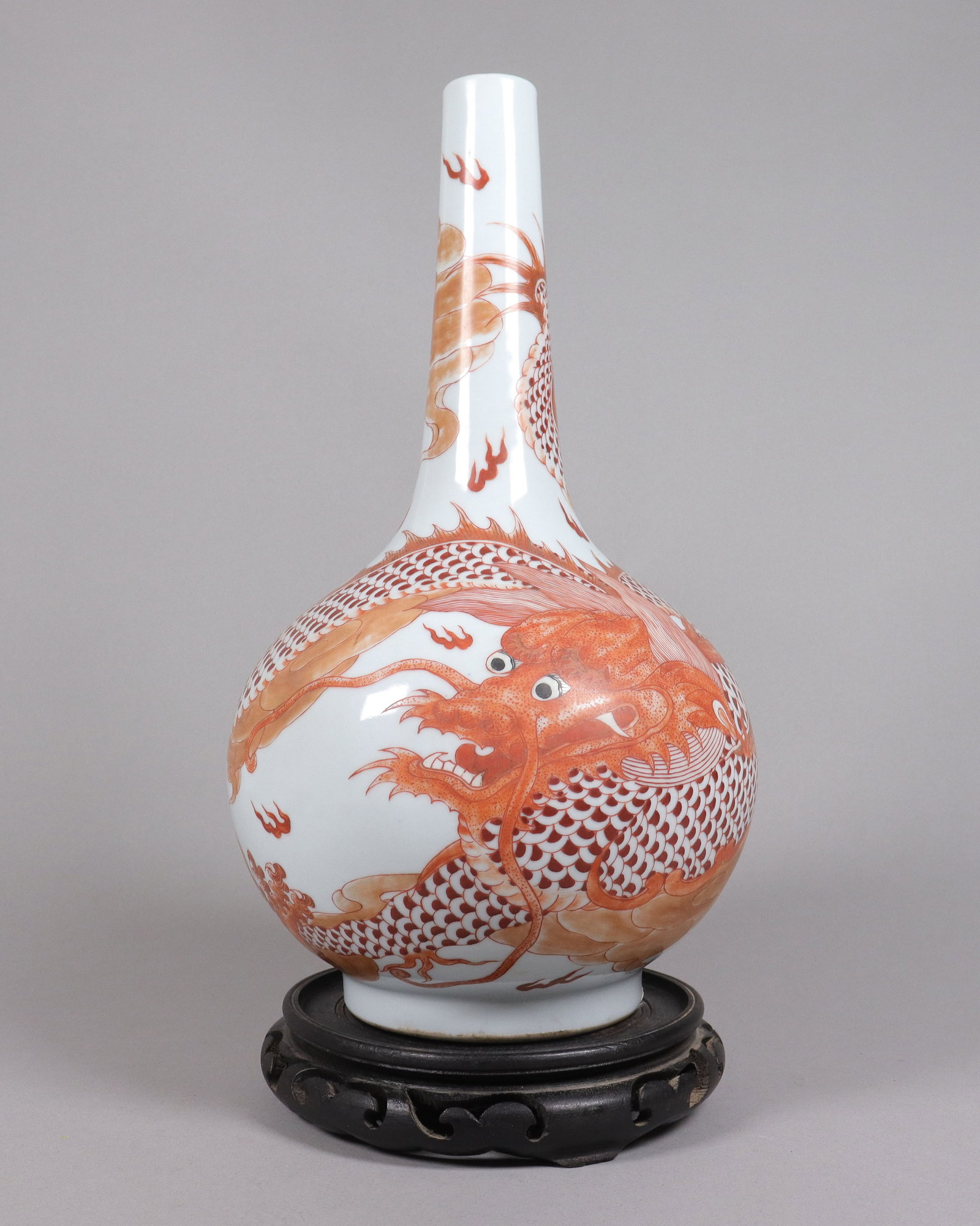 Chinese antique dragon vase: Chinese fine antique dragon vase. H: 14.75" x W: 9.1."