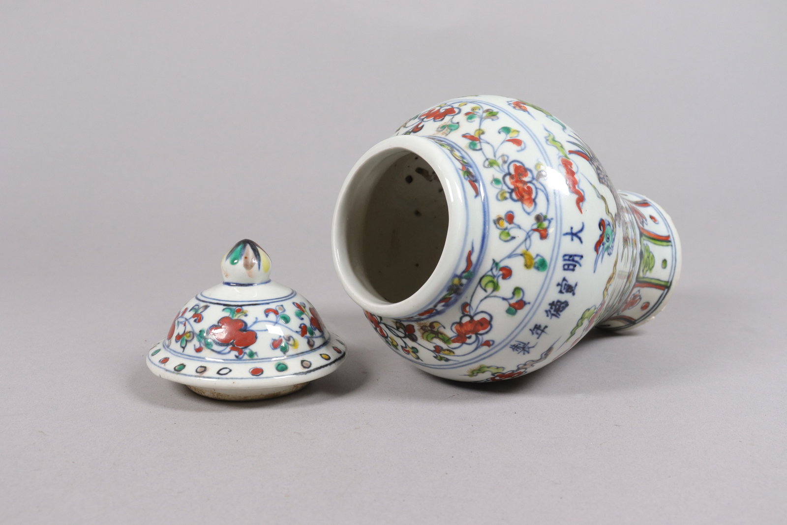 2 Chinese fine lidded urn - 3
