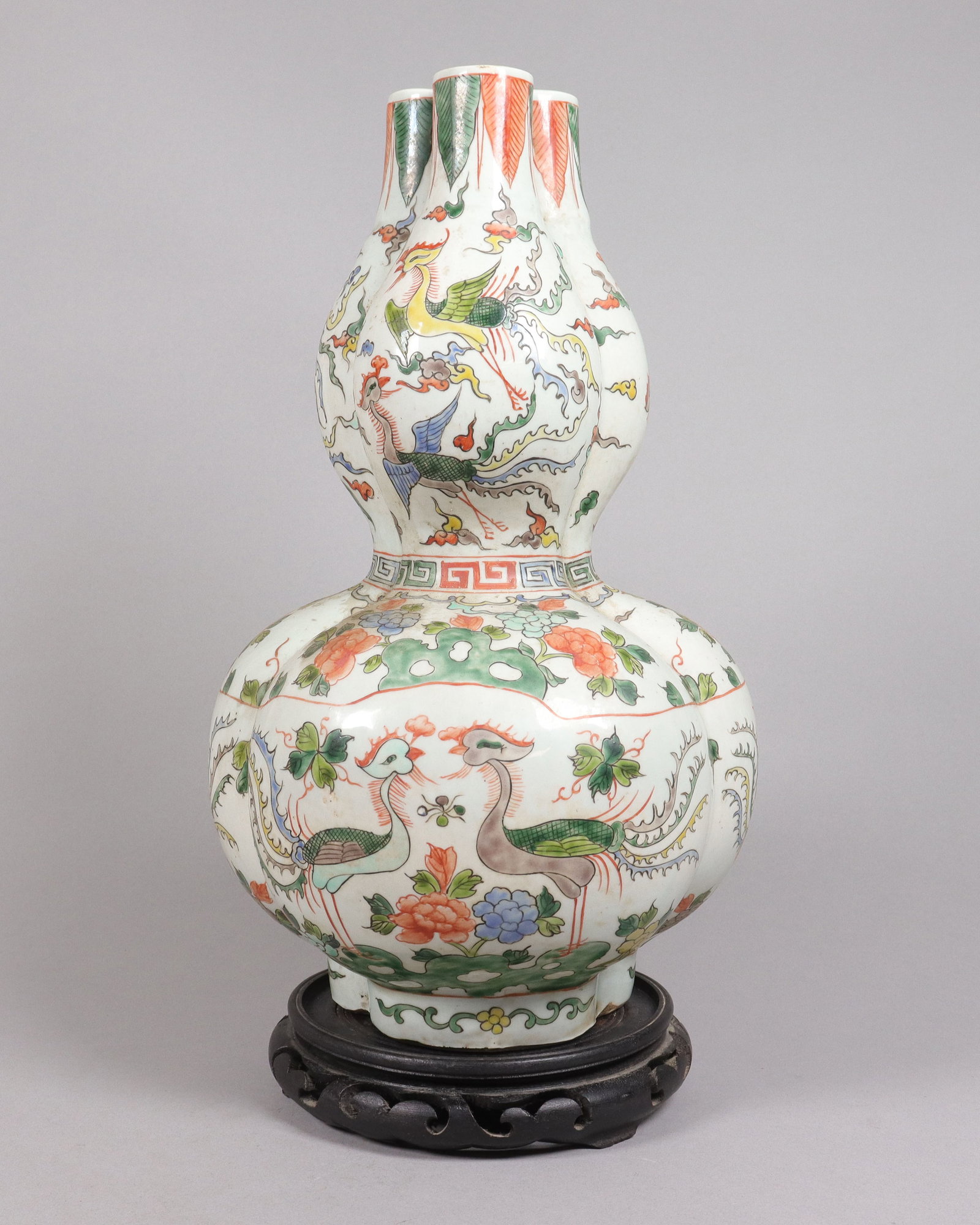 Chinese fine vintage tube vase: Chinese fine vintage tube vase, from an estate. H: 15.5" x W: 9.5."