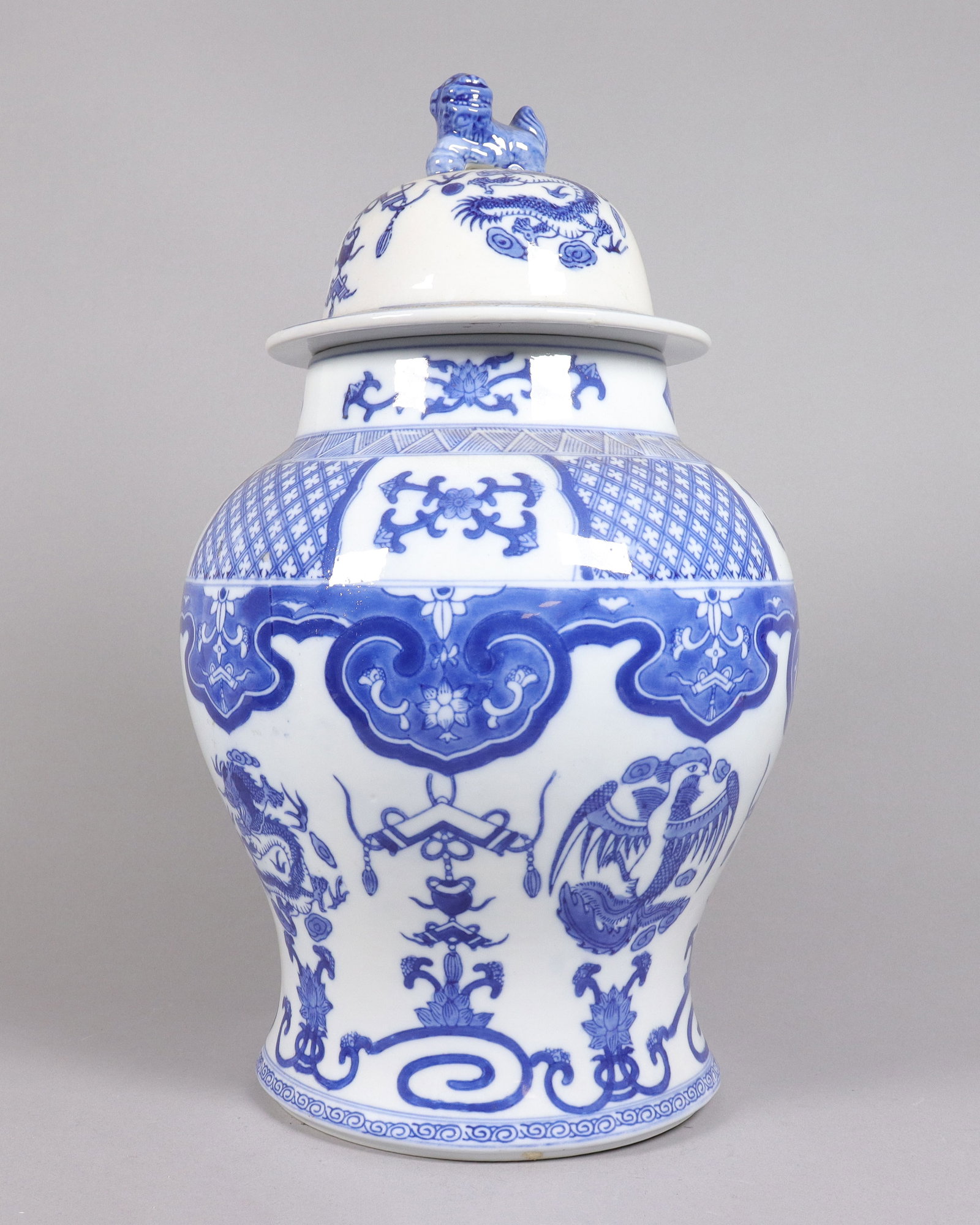 Chinese b/w fine lidded jar: Chinese b/w fine lidded jar. H: 17" x W: 9."