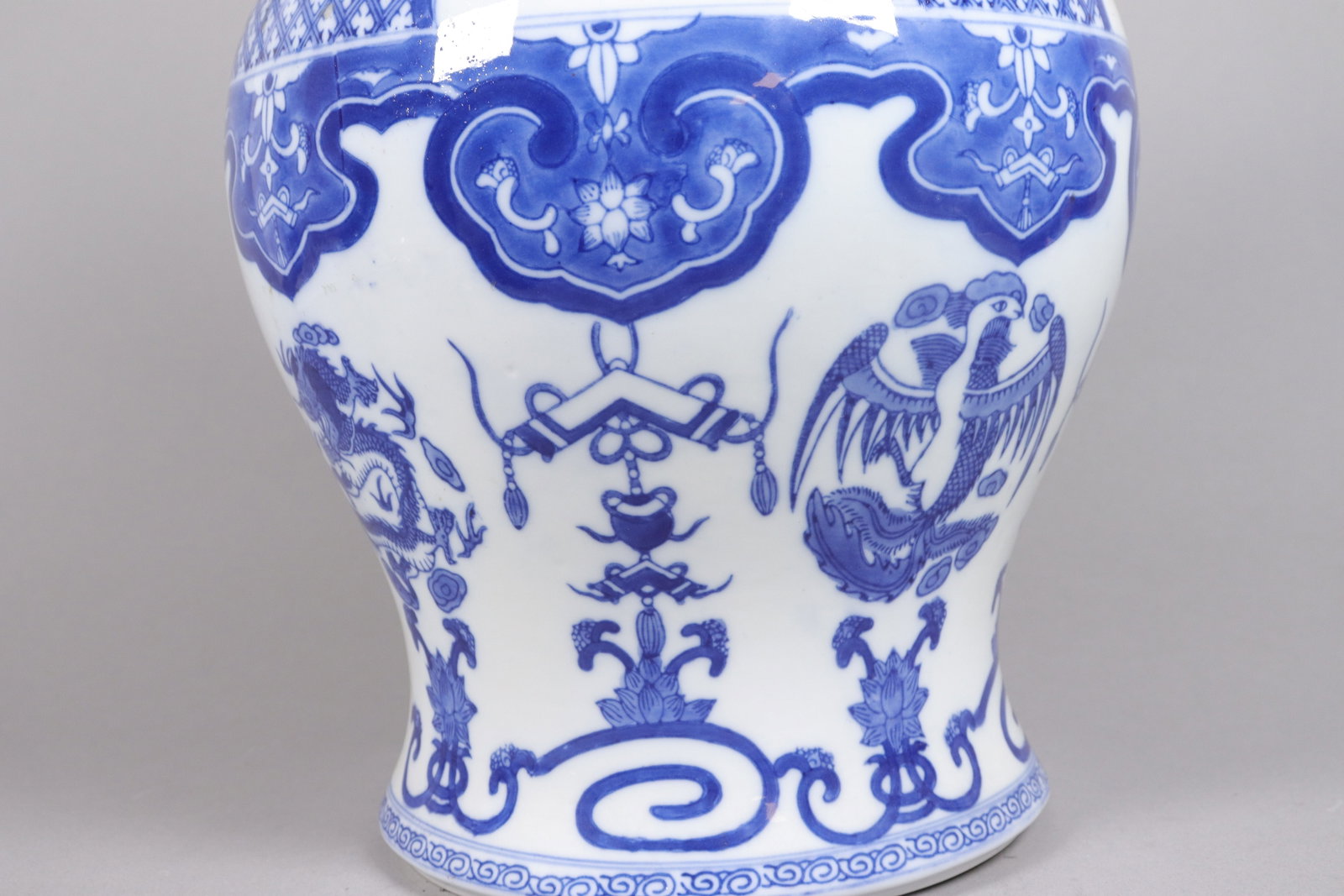 Chinese b/w fine lidded jar - 3