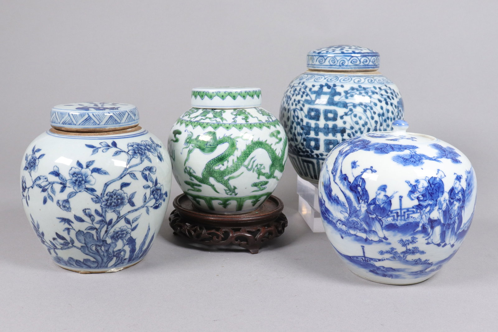 Lots Chinese fine jars: Lots Chinese fine jars, largest H: 5.5" x W: 4.75."