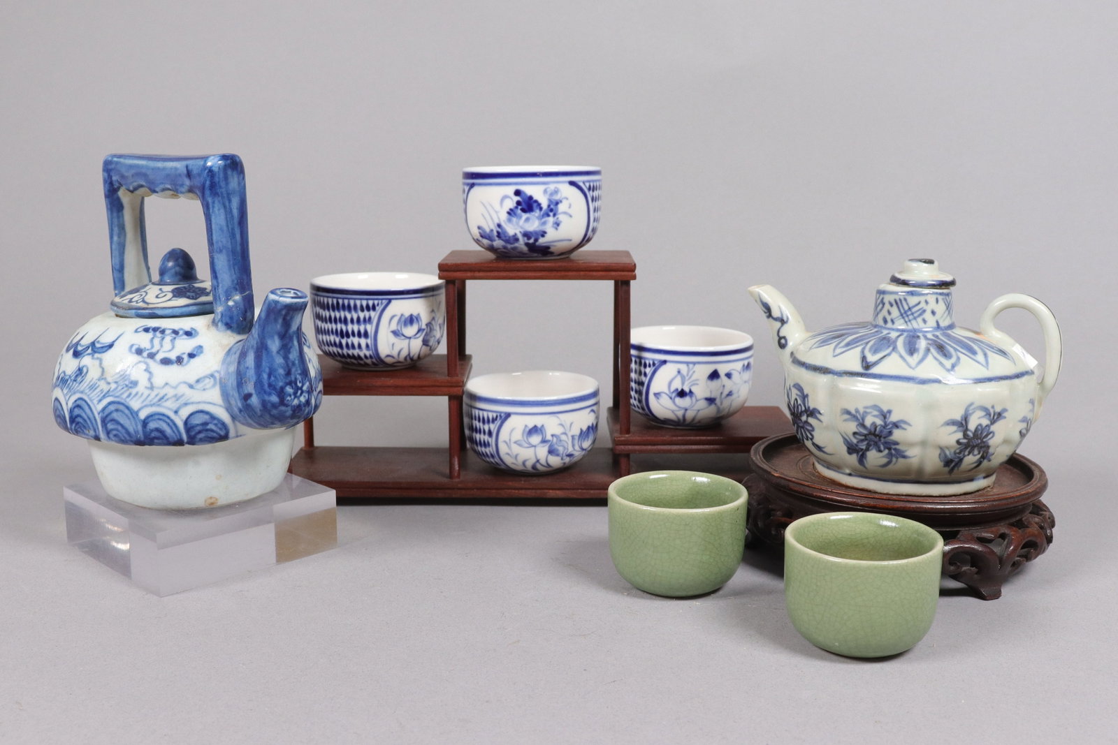 Lots Chinese small items: Lots Chinese small items, some item has damage. Condition selling it as is. All sales are final.