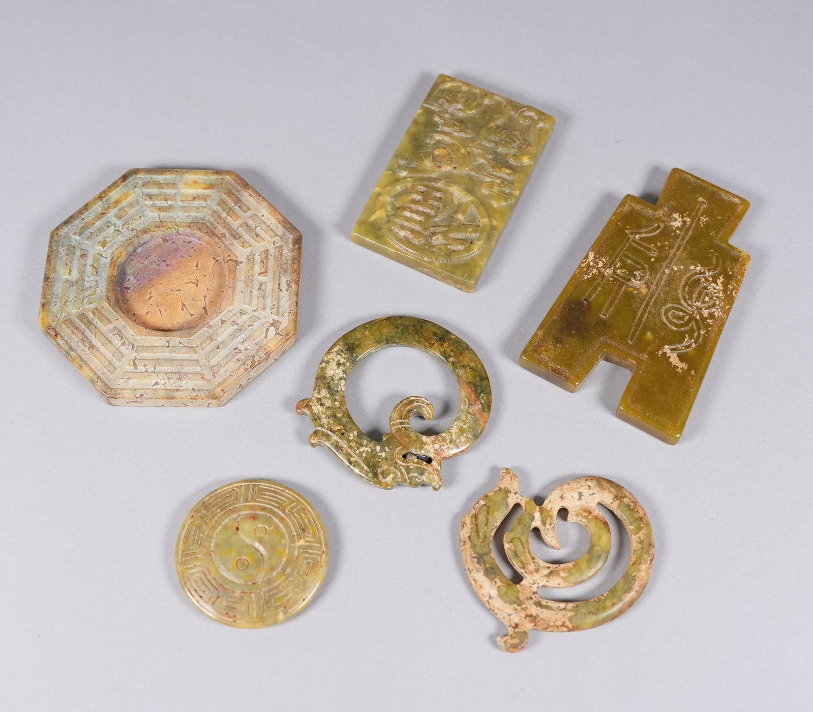 Lots Chinese fine carvings: Lots Chinese fine carvings.