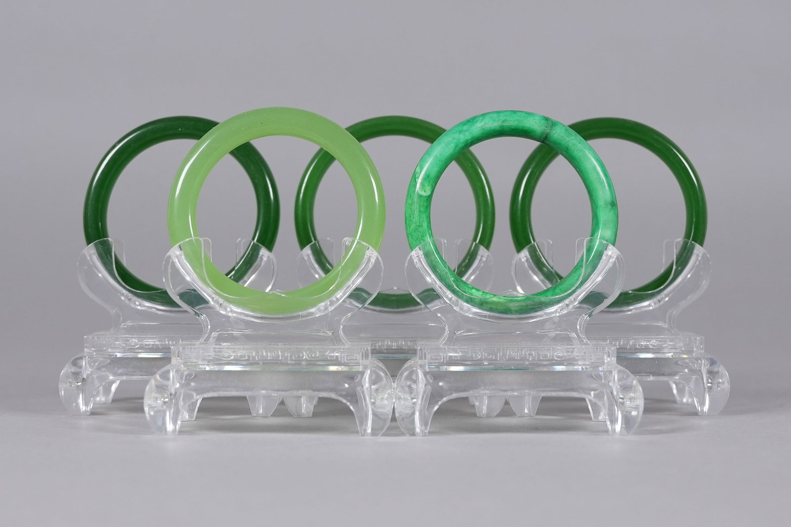 Lots Chinese apple green bangles (1 of 6)