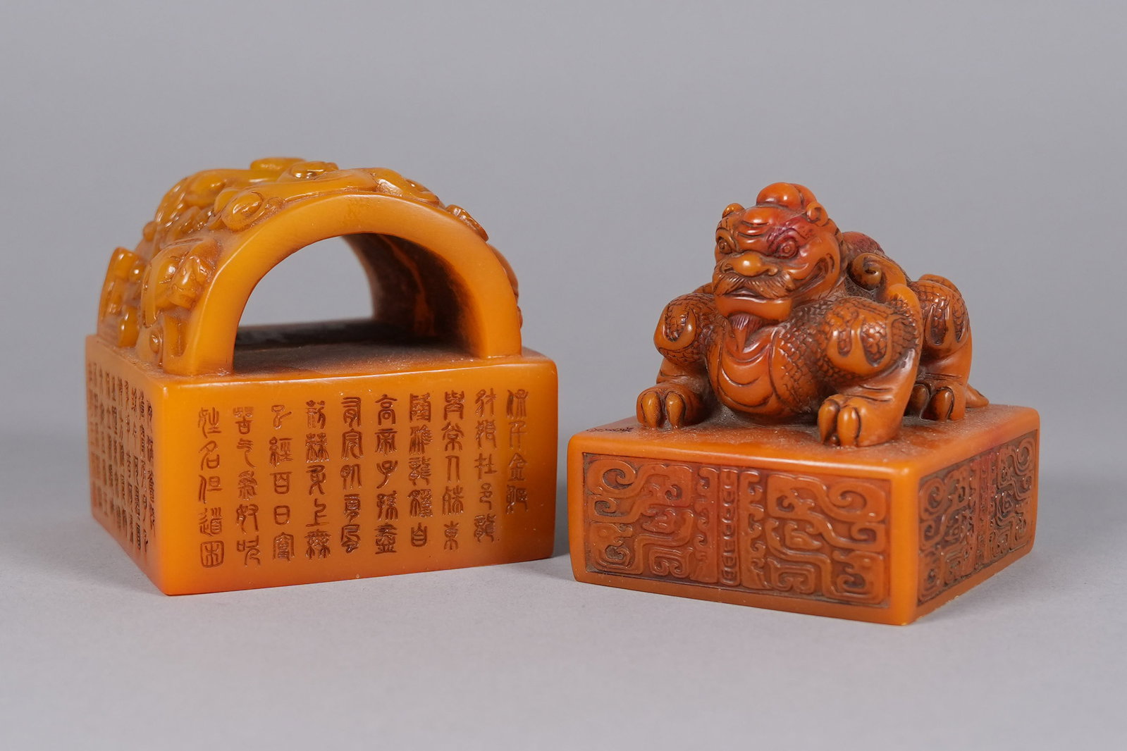 2 Chinese large seals: 2 Chinese fine carved large seals. Largest H: 3.9" x W: 4."