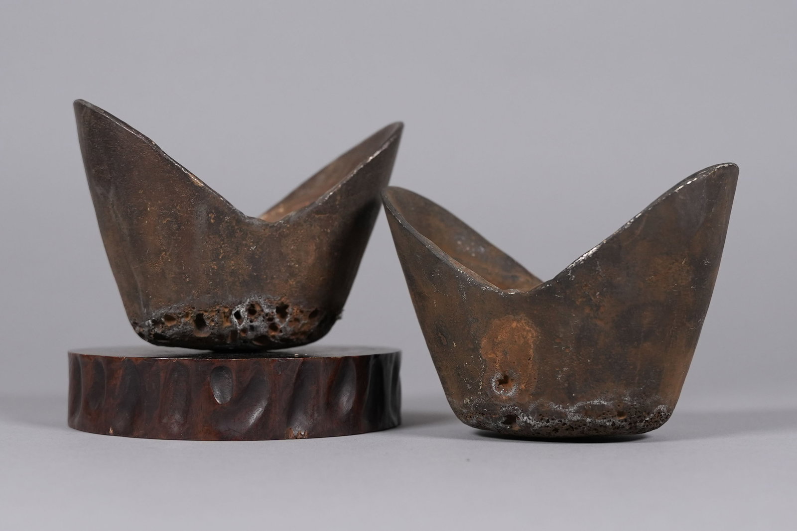 2 Chinese fine large ingots ungraded: 2 Chinese fine large ingots, ungraded. We do not guarantee its, material, age, engravings or carvings. All sales are final. No return.