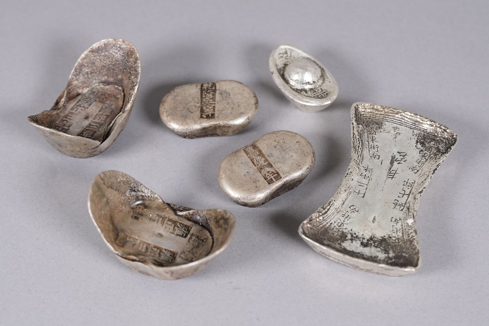 Lots Chinese ingots ungraded: Lots Chinese ingots ungraded. We do not guarantee its age, material, engraving, carvings or any type of grading. All sales are final, condition selling it as is. No return.