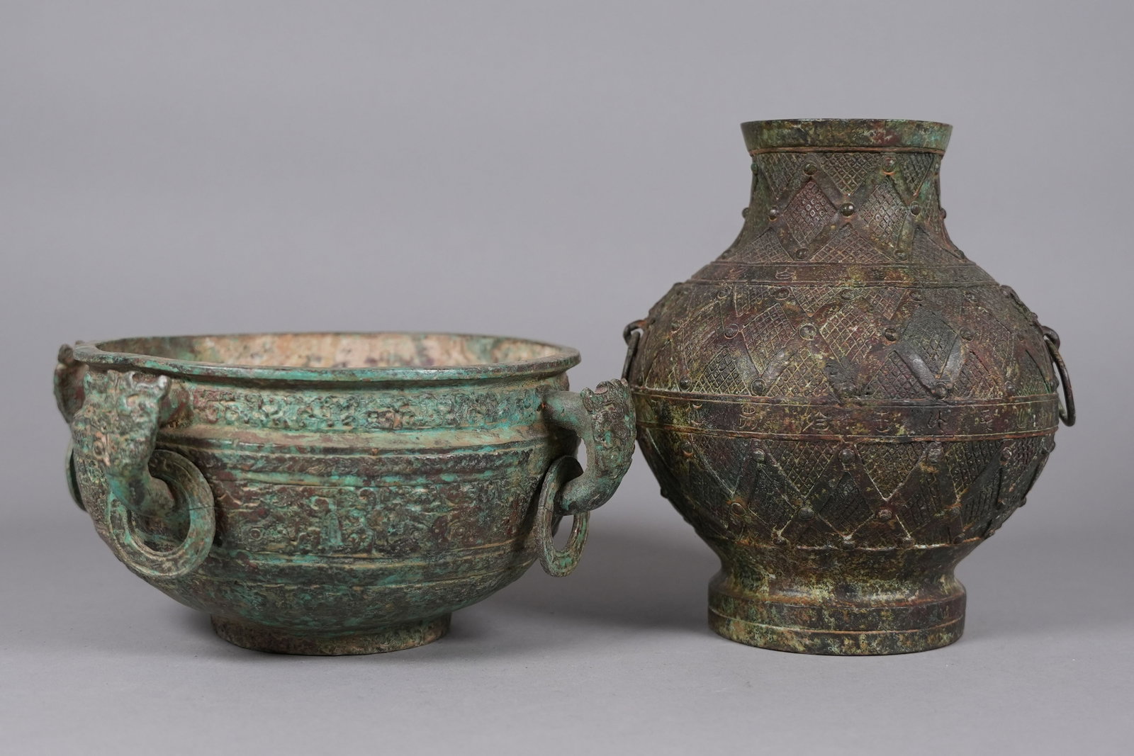 2 Chinese bronze vessels (1 of 7)