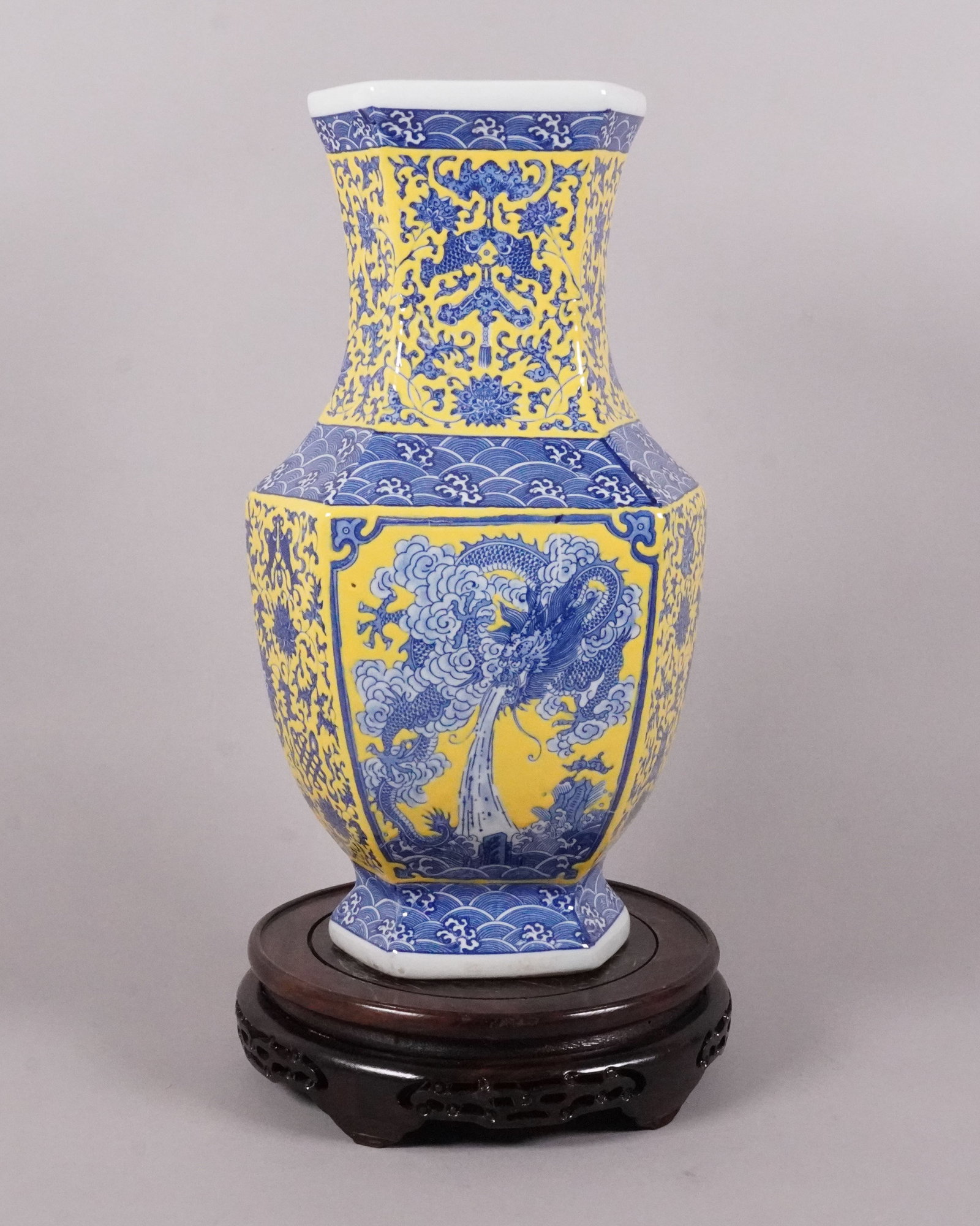 Chinese tall fine dragon vase: Chinese tall fine yellow dragon vase. H: 14.8" x W: 8.2."