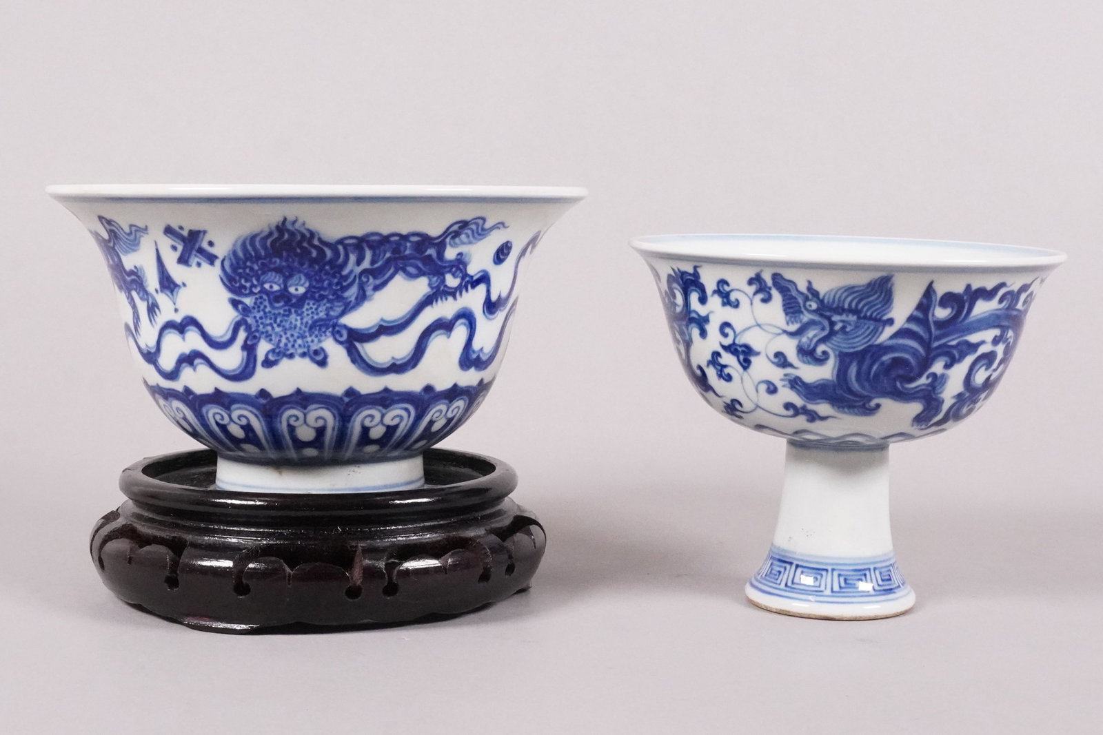 2 Chinese fine b/w porcelains: 2 Chinese fine blue and white porcelains. H: 3.5" x W: 6."